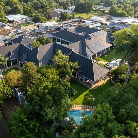 Familia Guesthouse & Boutique Hotel フロブレールスダル エクステリア 写真